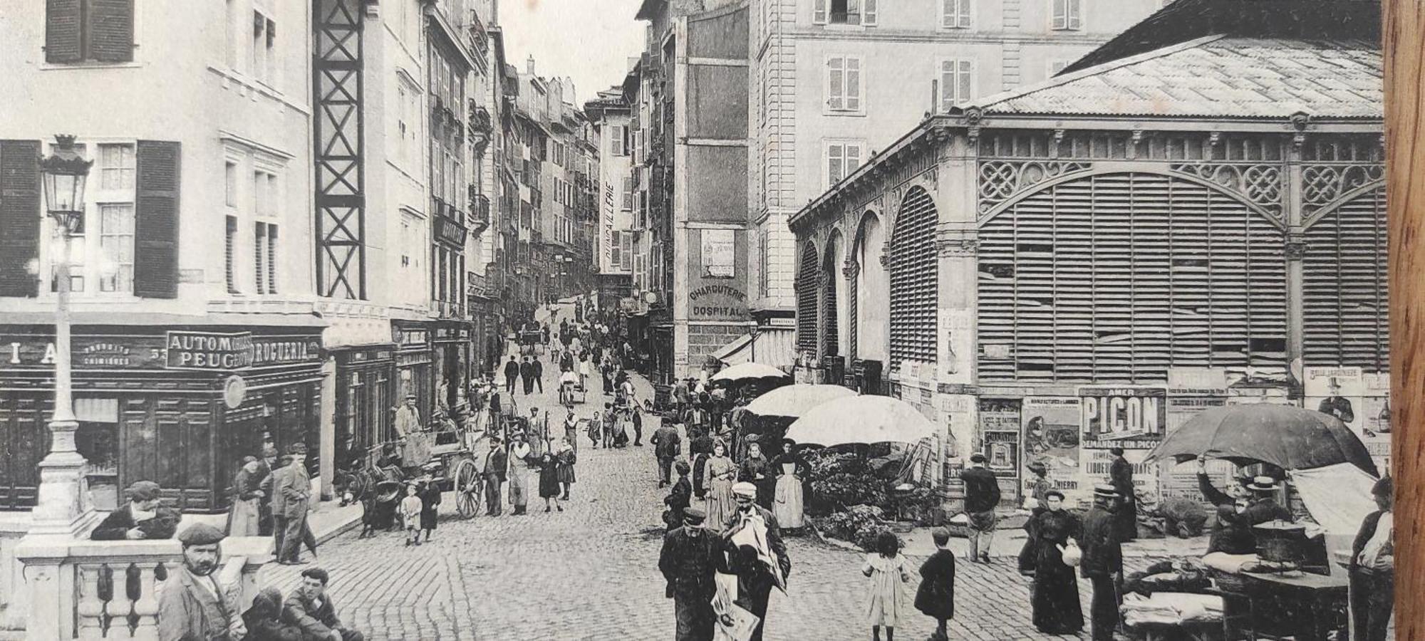 Carre Des Halles Centre Historique * Baiona